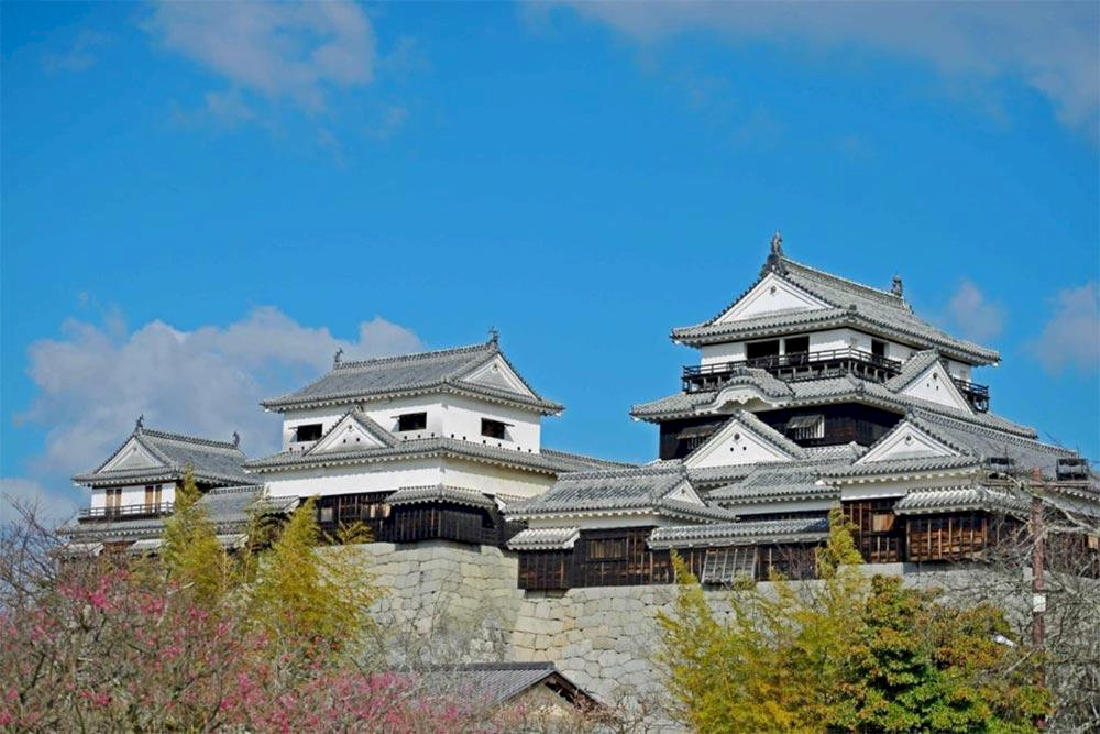 Lâu đài Matsuyama thuộc vùng Shikoku